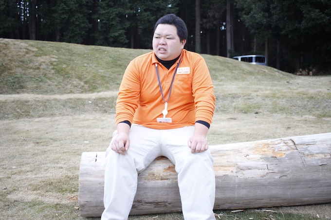 【写真】インタビューに応える支援員のにしやまさん