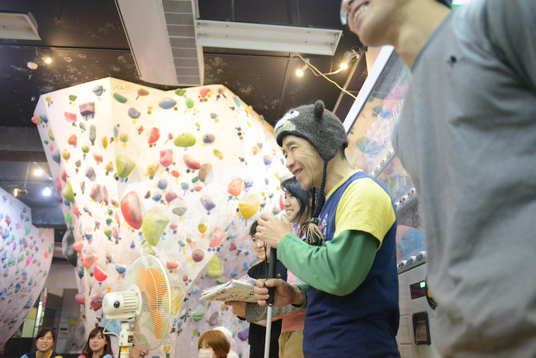 【写真】笑顔で話すこばやしこういちろうさん