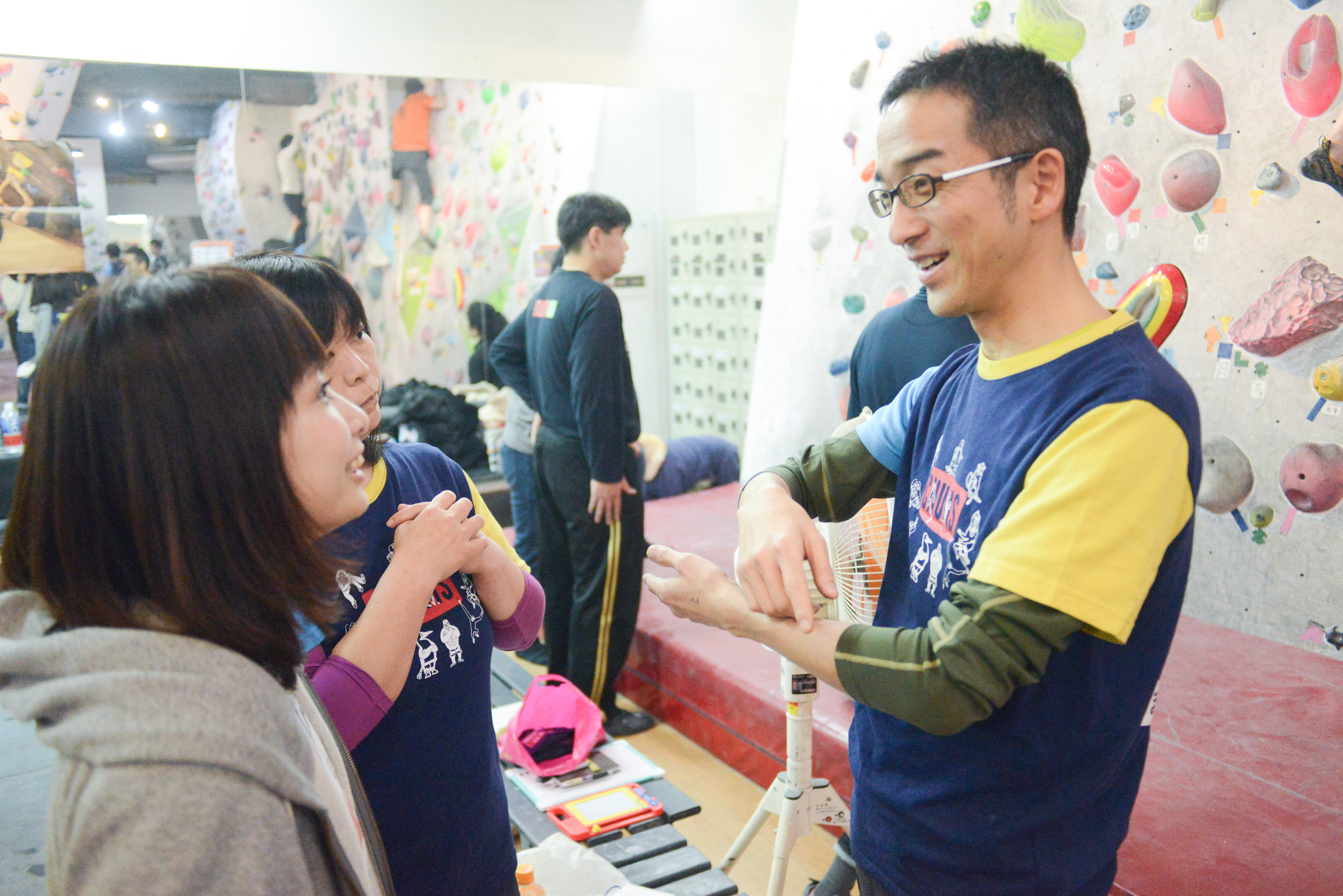 【写真】笑顔でインタビューに応えるまつのきさん