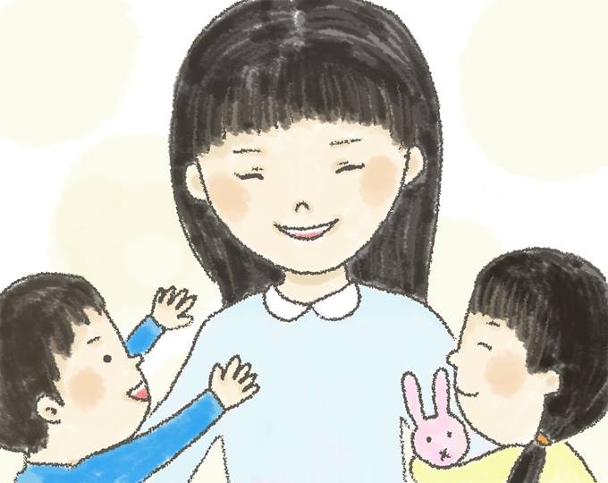 【イラスト】男の子と女の子の子供を笑顔で抱くみわきららさん