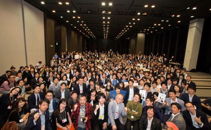 「シンビジ」にはたくさんの参加者が集まる　photo by Kohichi Ogasahara