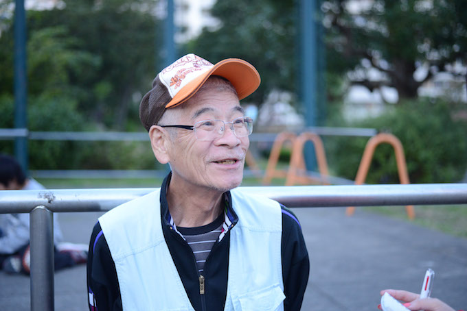 【写真】嬉しそうにインタビューに応えるちぃちゃん体操の参加者。