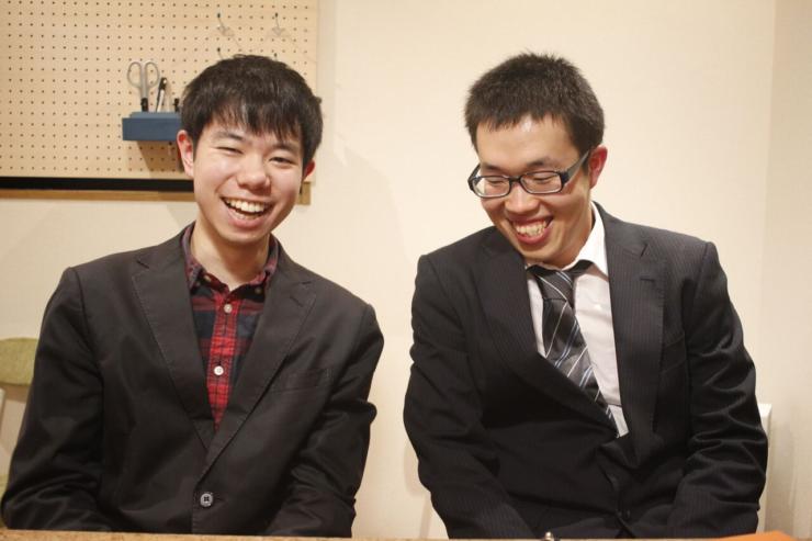 【写真】笑顔でインタビューに応えるさかうしりょうさんとちゃっくさん