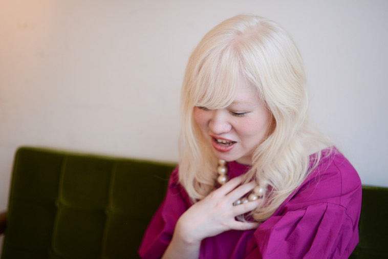 【写真】当時のことを思い出し、辛そうに話すやぶもとまいさん