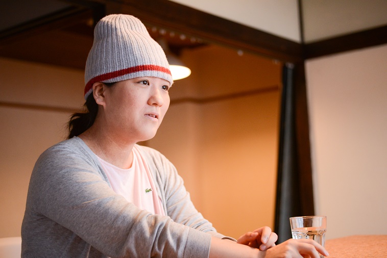 【写真】当時のことを思い出しながら少し辛い表情になるのむらちよさん