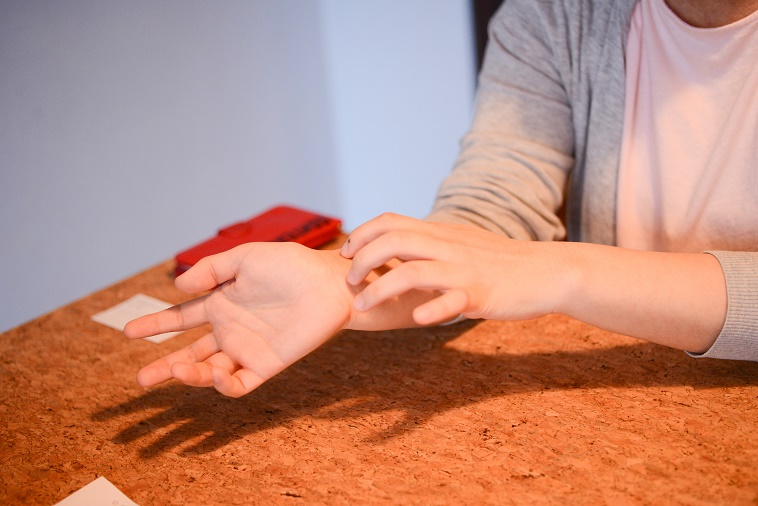 インタビューに応えるのむらちよさん