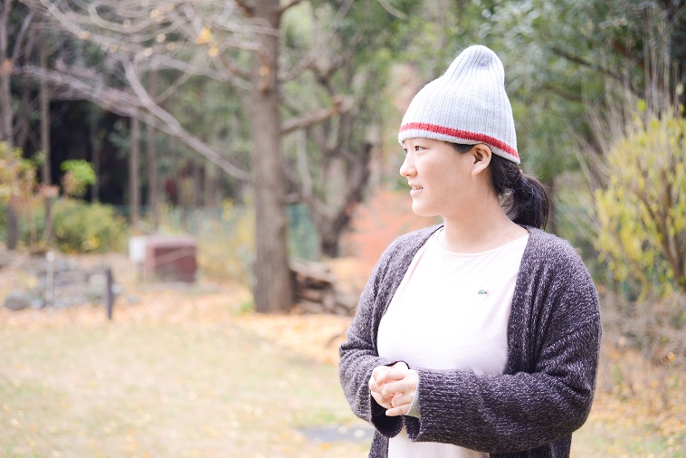 【写真】遠くを見つめるのむらちよさん