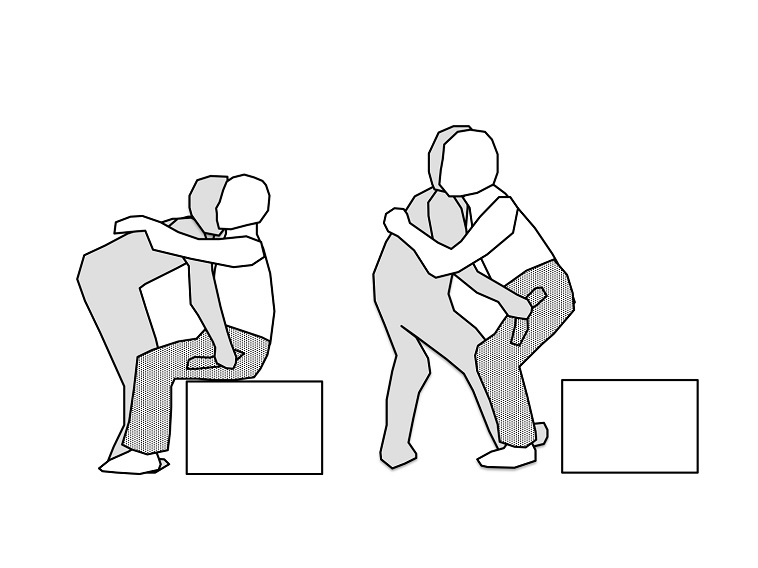 【イラスト】ジーンズの持ち手を使って、実際に持ち上げる様子を表現している。