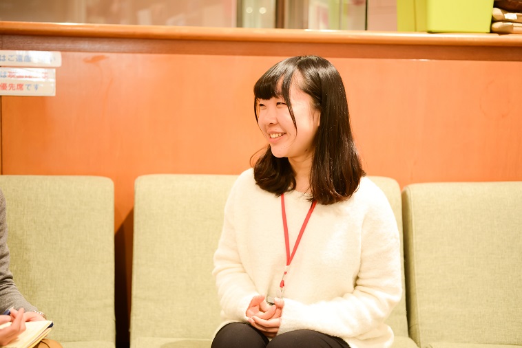 【写真】インタビューに応えるますださん。