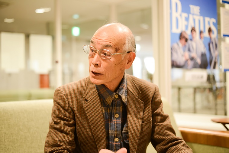 【写真】映画ドットコムシネマの応援団長いけださんがインタビューに応えている。