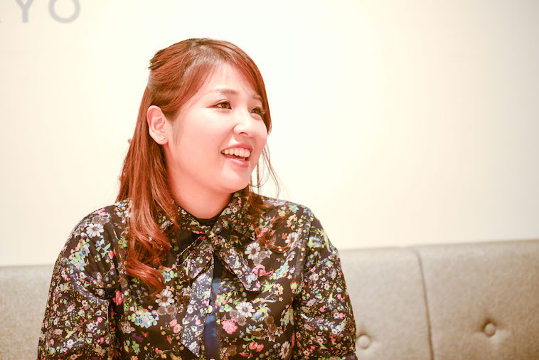 【写真】笑顔でインタビューに応えるなおさん