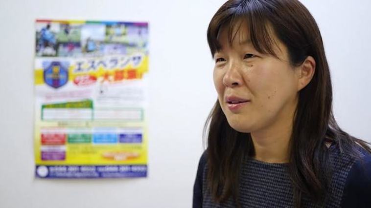 【写真】柔らかな表情でインタビューに答える、じんさん。