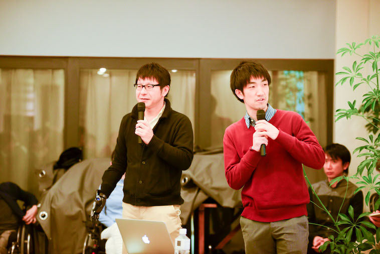 【写真】もりかわさんとこんどうさんが並んで立ち、参加者に向かって話している