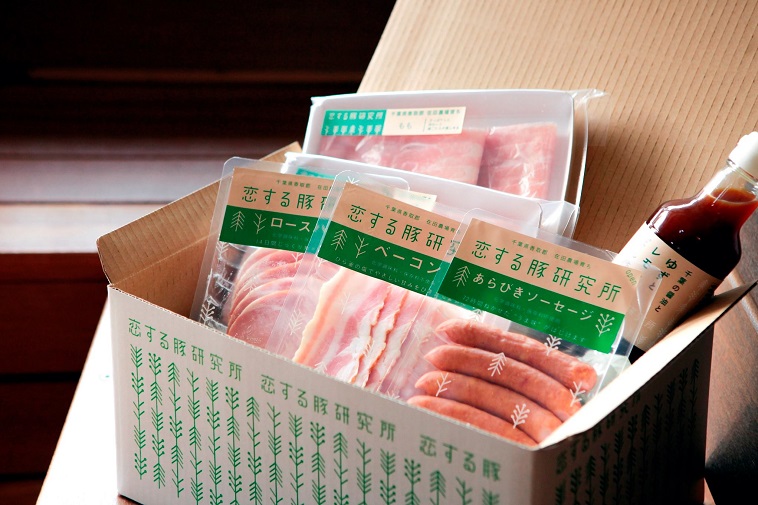 【写真】恋する豚研究所の加工食品が、可愛らしいボックスに詰められている