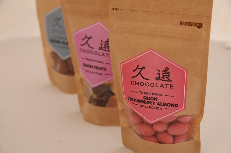 【写真】くおんチョコレートのプロダクト。高級感のあるパッケージにチョコレートが詰められている
