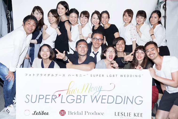 【写真】明るく楽しそうに写るとやまさんと仲間たち。