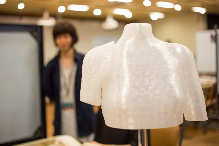 【写真】少し華やかな肩パッド。