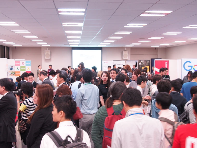 【写真】大勢の人で溢れる会場。活気が伝わってくる。