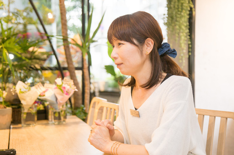 【写真】取材に応えるすぎさきさん