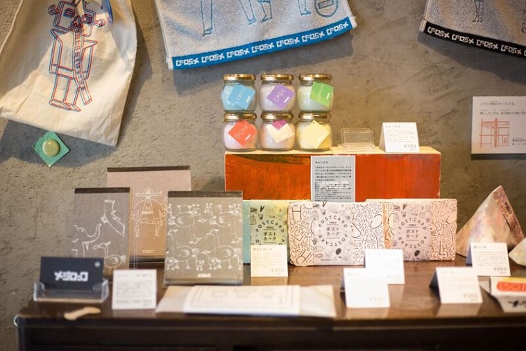 【写真】多くの作品が室内に飾られています