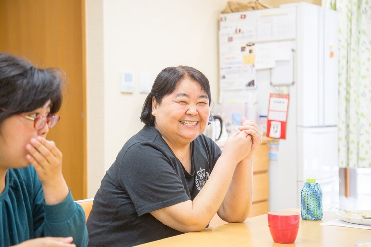【写真】笑顔でインタビューに答えてくれるこまつさん
