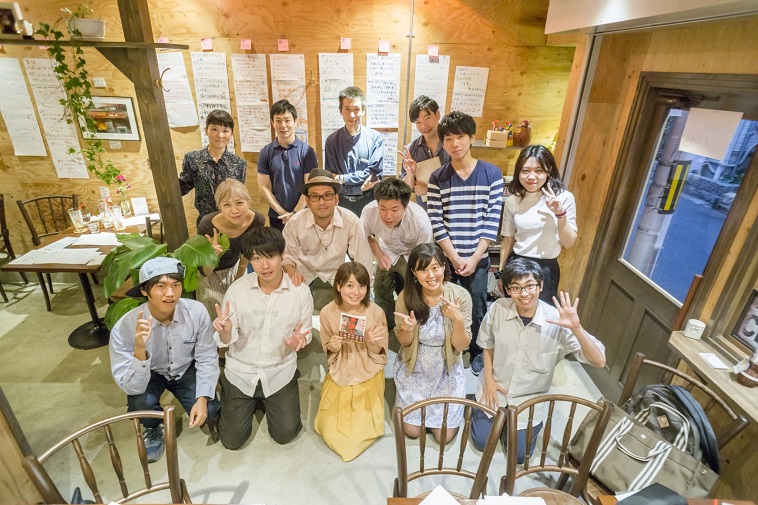 【写真】現在ゆうかさんが勤める企業のスタッフらの集合写真