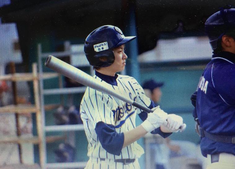 【写真】高校生の頃のやまぐちさん。野球のユニフォームを着用している