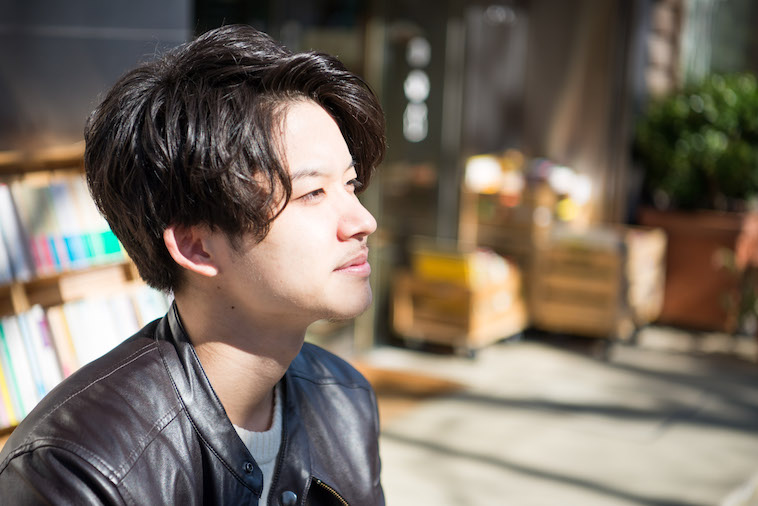 【写真】優しい笑みを浮かべるやまぐちさん