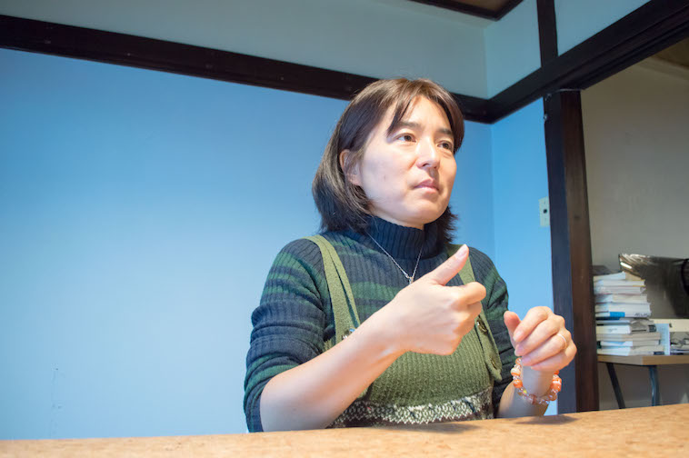 【写真】真剣な表情を見せるそでやまさん