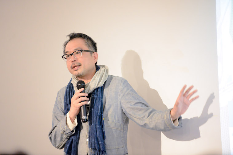 【写真】マイクを片手に話すいしいさん