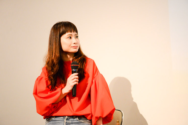 【写真】マイクを持つくどう