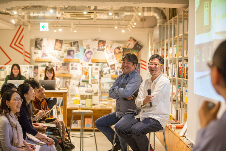 【写真】満面の笑みを浮かべる、工房まるのお2人