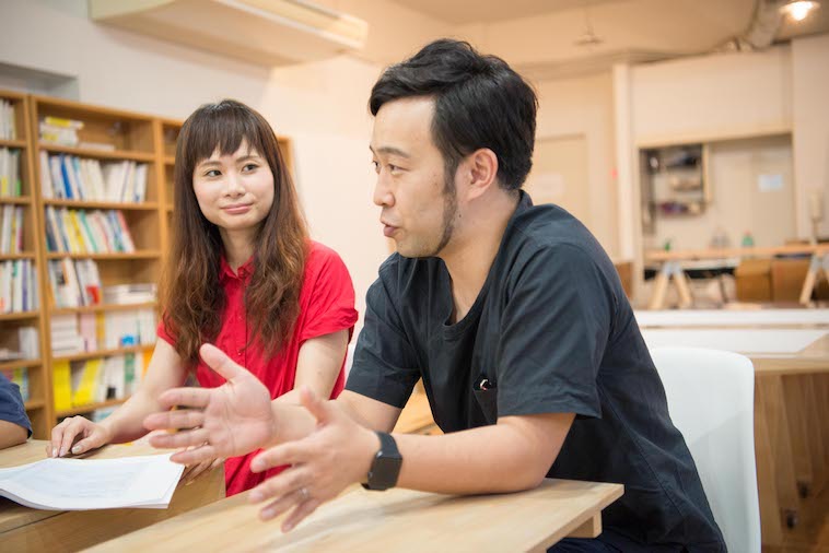 【写真】対談で話をするsoar副理事もりじゅんや