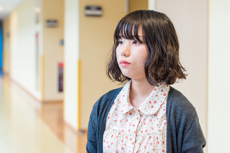 【写真】どこかを真っ直ぐ見つめるきどかなえさん