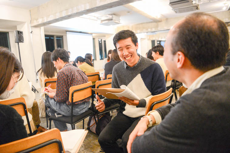 【写真】笑顔で話す参加者の方々