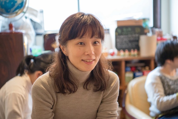 【写真】インタビューに応えるかとうりょうこさん