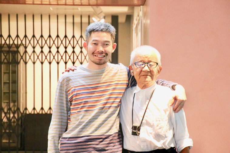 【写真】笑顔で立っているすがわらなおきさんとおかだただおさん