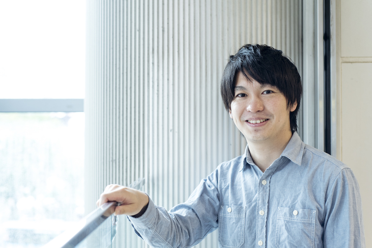 【写真】さわやかな笑顔でインタビューに応えるいまいさん