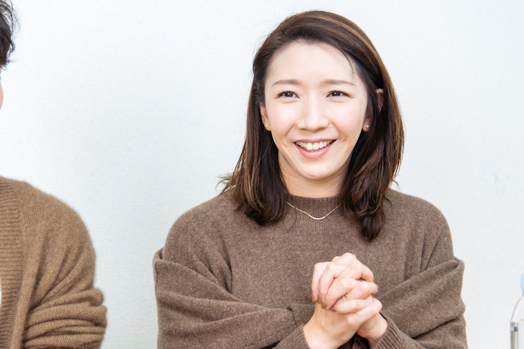 【写真】嬉しそうな表情で話をするせなさん