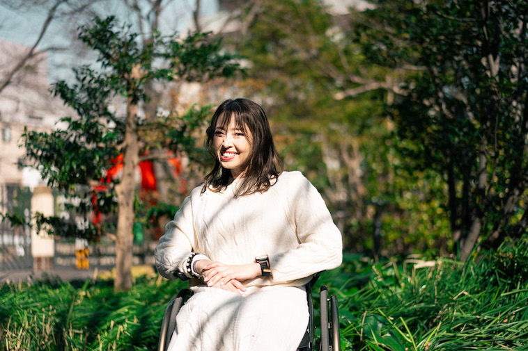 【写真】笑顔でこちらを見ているうめつさん