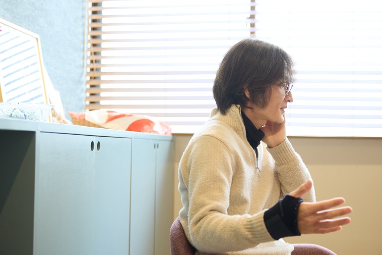 【写真】じっくり考えながら話すもりかわさんの横顔