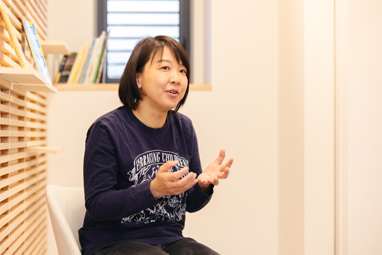 【写真】手振りをまじえながら話すたなかせんせい