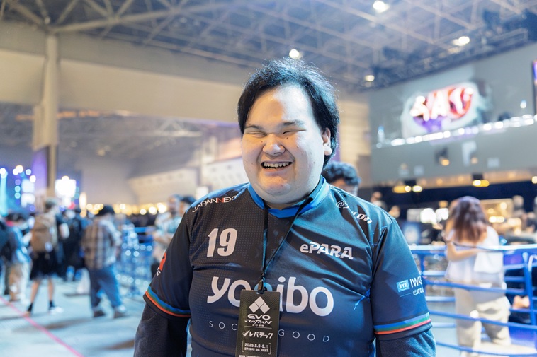 【写真】笑顔で話をしているきたむらさん